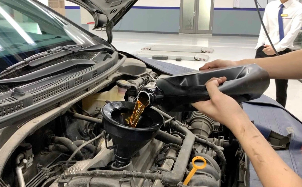 Dầu hộp số là một loại dầu nhớt chuyên dụng được sử dụng để bôi trơn các bộ phận trong hộp số